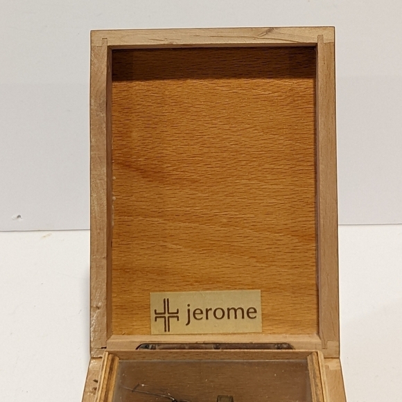 vintage Hummel jewelry music box - Picture 9 of 16